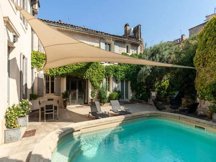 Vakantiewoning voor 8 personen, with terras and tuin as well as zwembad in L'Isle-sur-la-Sorgue