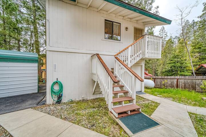 Vacation rental for 12 people, with terrace and yard in Bass Lake