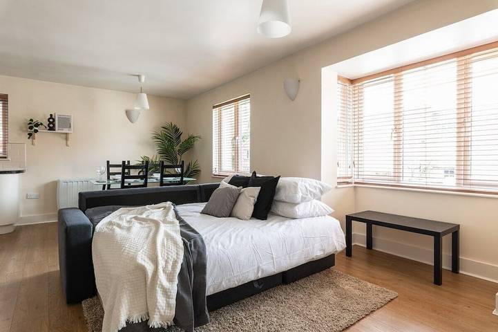 Appartement entier, Modern Fully Furnished Apartment/ 2 Parking Spaces in Crawley, Sussex de l'Ouest