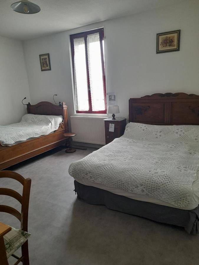 Four-Bedroom House in Thiel-sur-Acolin, Allier