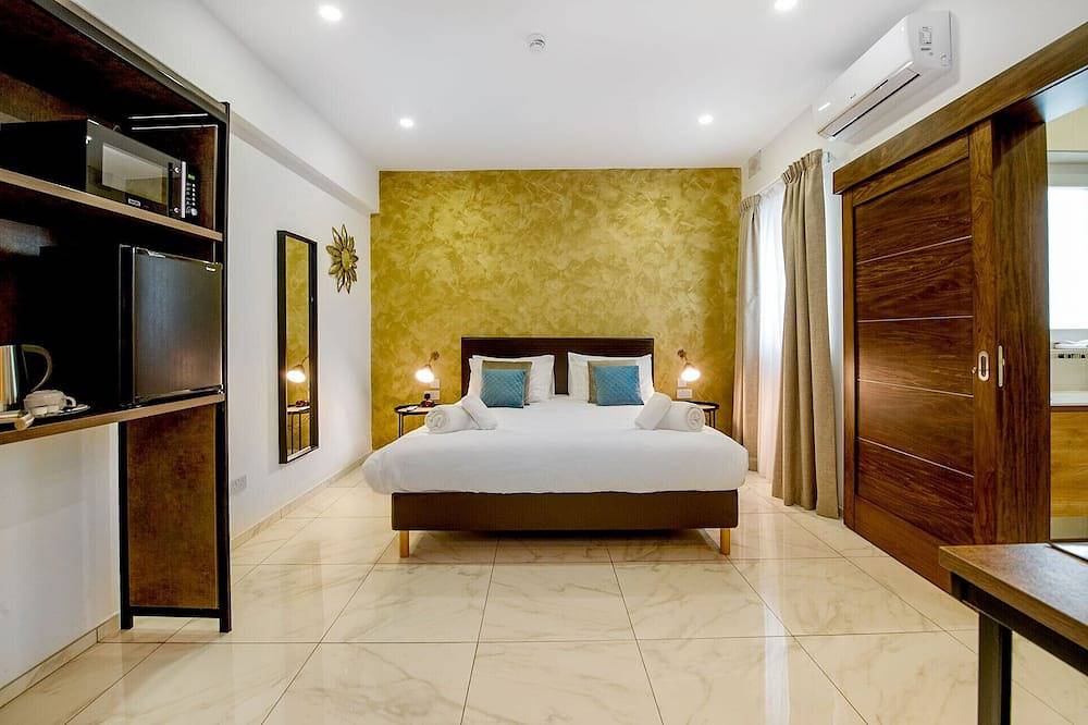 Deluxe Double Room - South Wind Guesthouse in Marsaxlokk, Malta Island