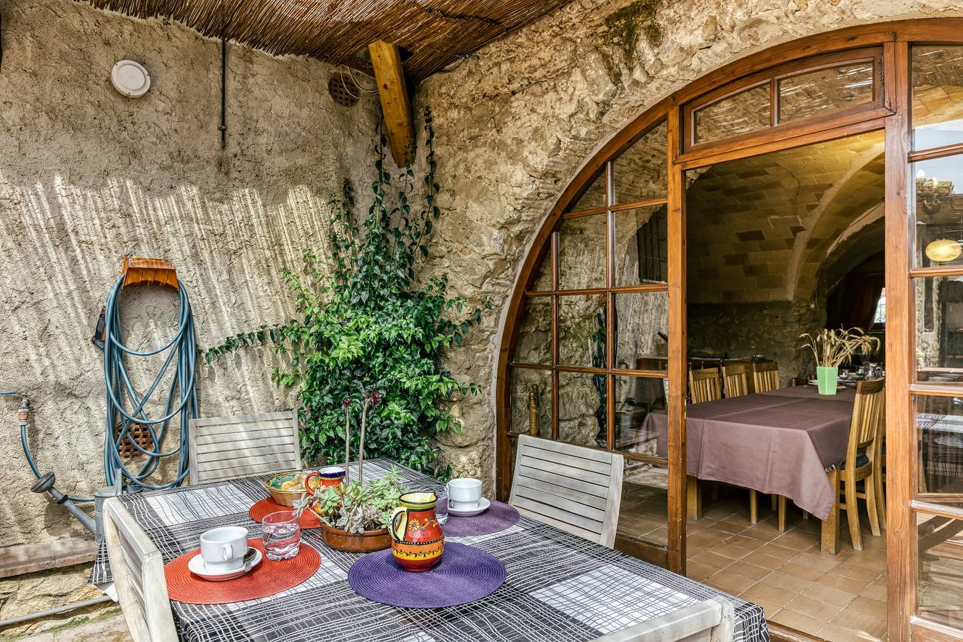 Country House 'Can Gat Vell' with Shared Pool, Wi-Fi and Air Conditioning in Llampaies, Saus, Camallera i Llampaies