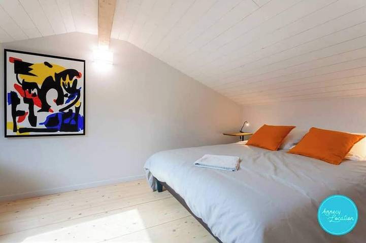 Magnificent Chalet : lake and mountain view. in Talloires-Montmin, Annecy region