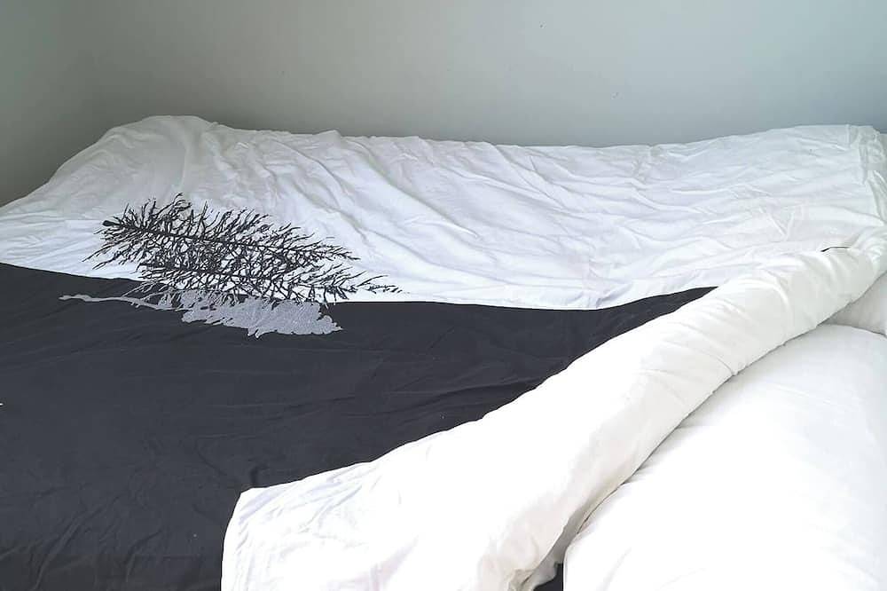Ganze Wohnung, Nettes „Bijous“ -Db-Zimmer-Apartment auf dem Dachboden in Spelthorne, Surrey