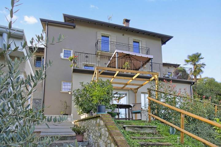 Entire apartment, Sole Priscilla House - Terrace & parking in Salò, Garda Mountains