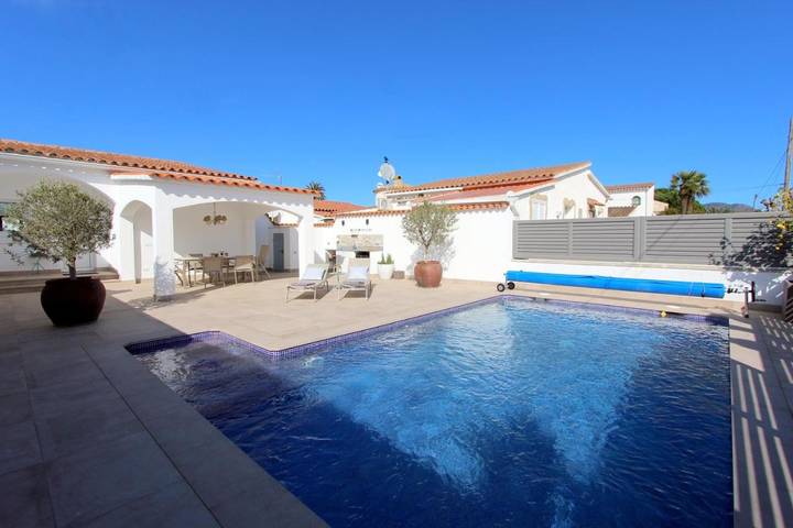 Chalet para 7 personas, con piscina además de terraza y vistas - 1