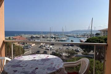 Gîte pour 4 personnes, avec balcon dans Base Nature François Léotard