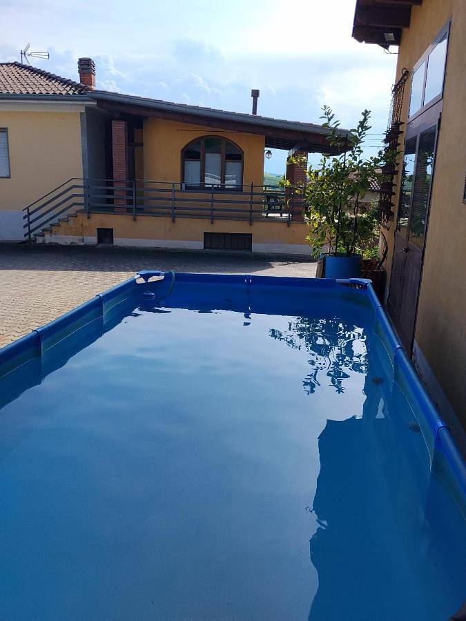 Gîte pour 3 personnes, avec Balcon et Terrasse ainsi que Jardin et Piscine à Govone - 2