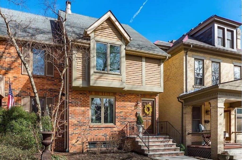 Prime Location with Hot Tub, Pool Table and Sauna in Columbus, Ohio