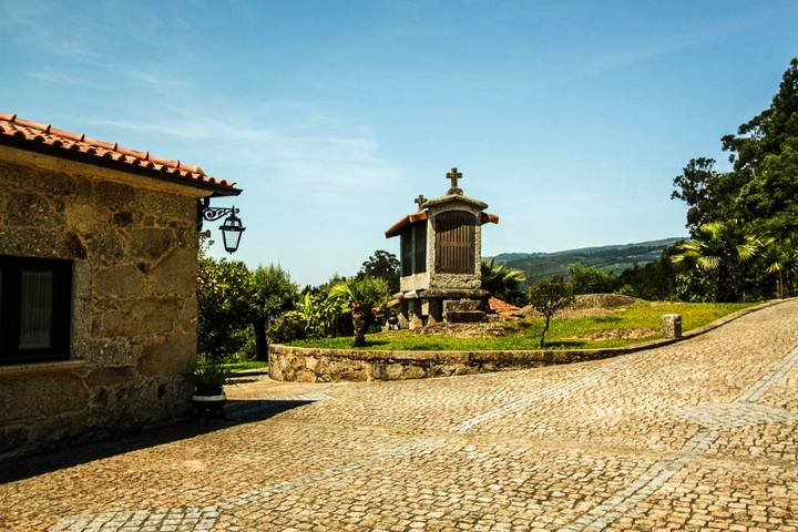 Casa rural para 22 personas, con jardín además de vistas y piscina, Se admiten mascotas en Arcos de Valdevez - 3