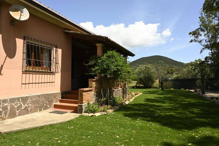Villa per 5 persone, con giardino e terrazza, con animali domestici a Chia