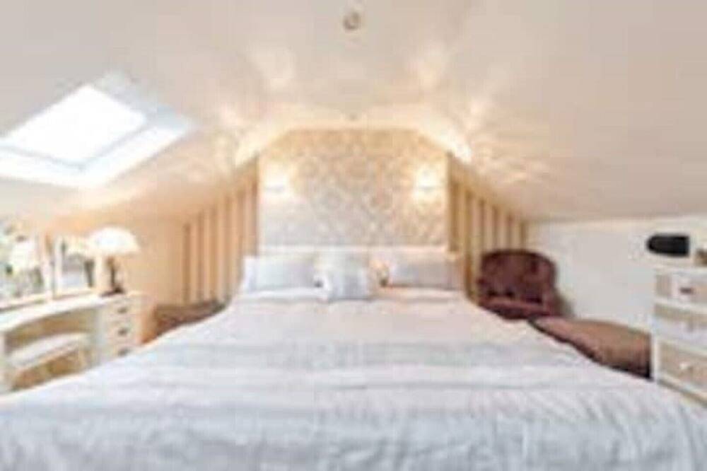 Oakville, entire luxury home, A Place For Grown Up Getaways in County Wicklow