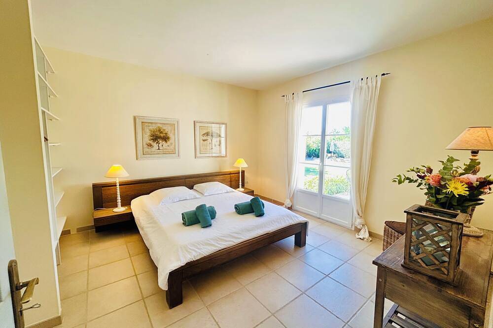La Colline Villa with Heated Pool in Flaux, Nimes und Umgebung