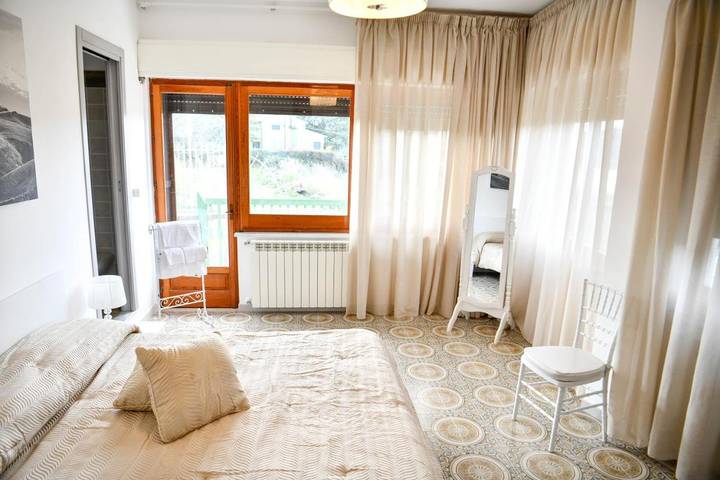 Location de vacances pour 2 personnes, avec jardin ainsi que vue sur le lac et vue, animaux acceptés dans Pergusa - 4