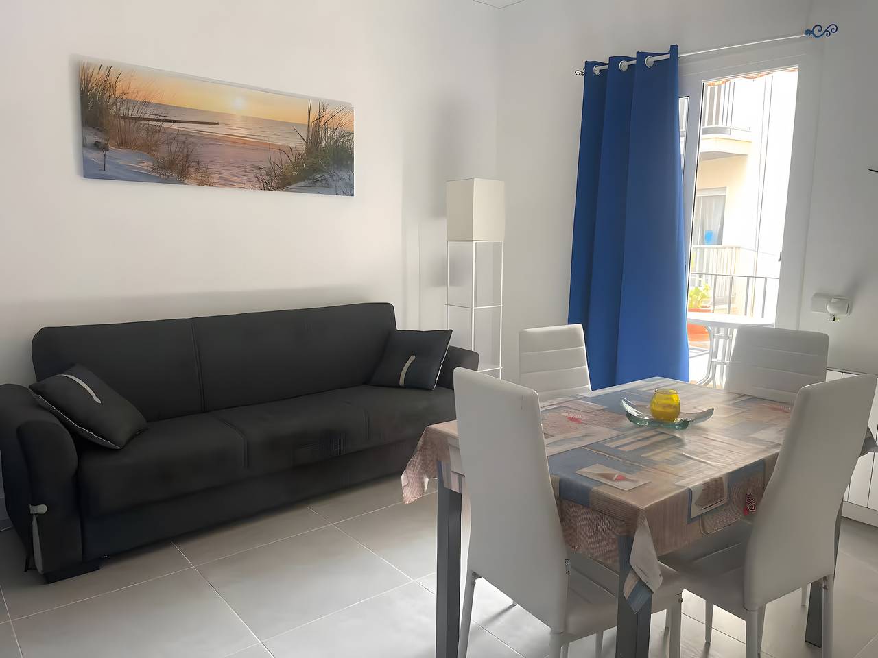 Entire apartment, Apartment 'De Playa' with Sea View, Balcony and Air Conditioning in Calafell, Costa Dorada