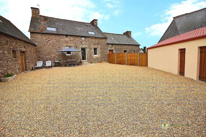 Gîte pour 6 personnes, avec terrasse et jardin à Pléhédel - 2