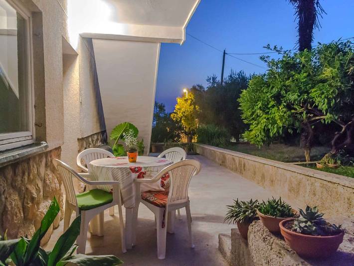 Ferienwohnung für 4 Personen, mit Garten in Njivice