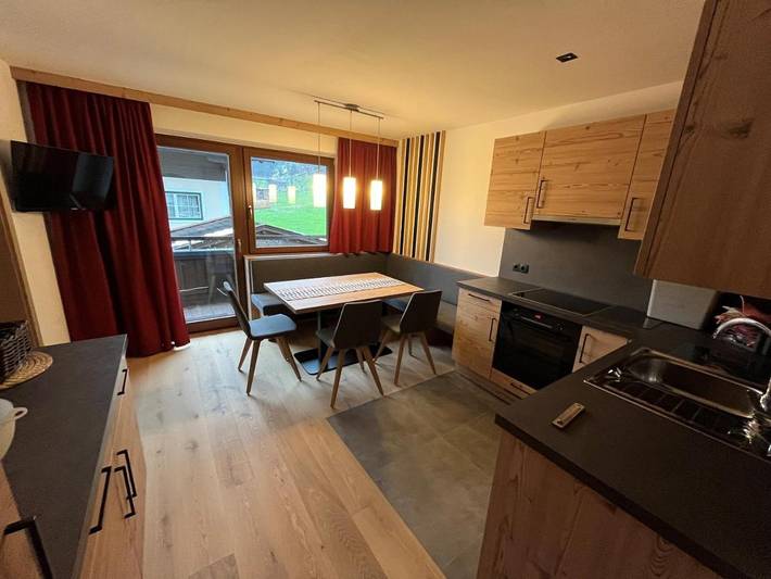 Ferienwohnung für 6 Personen, mit Balkon und Terrasse sowie Garten und Sauna in Hippach
