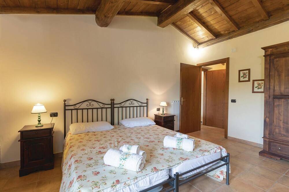 Entire apartment, Pet friendly apartment in Gubbio, Umbria