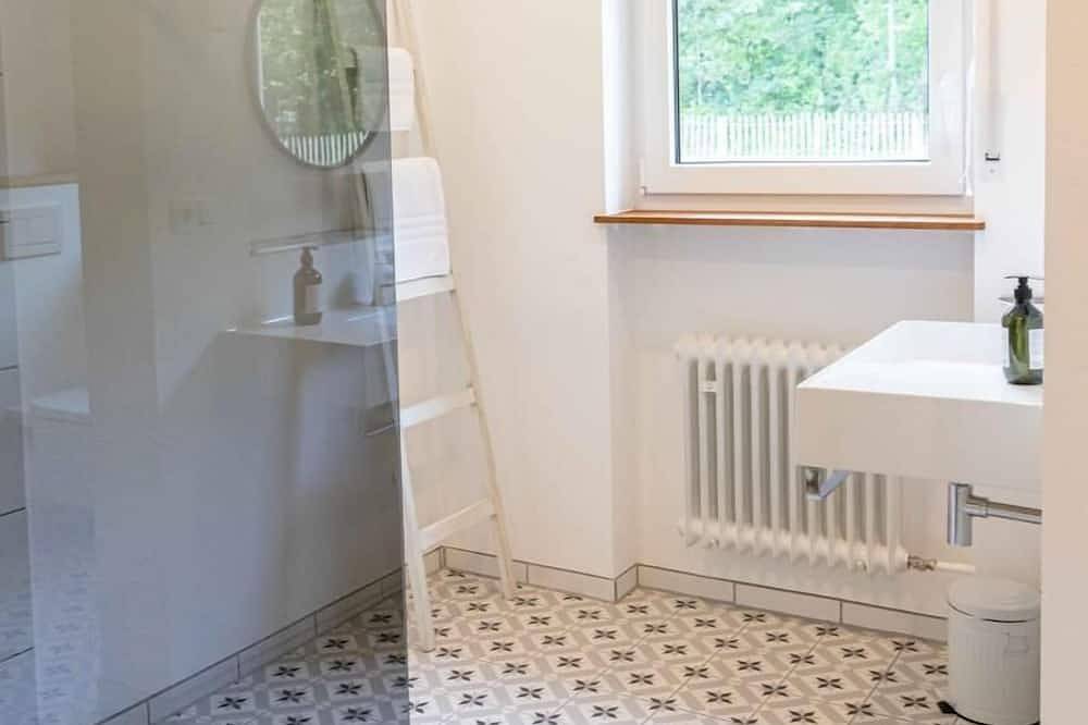 Ganze Wohnung, Haus Grün in Alleinlage am Waldrand mit eingezäuntem Garten, Kamin und Infrarot-Wärmekabine in Niederstetten, Taubertal