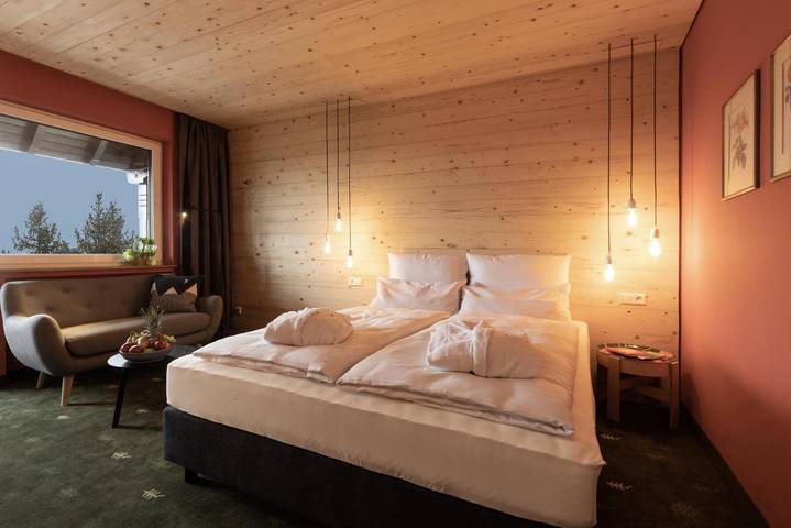 Hôtel pour 3 personnes, avec sauna et vue ainsi que jardin et piscine