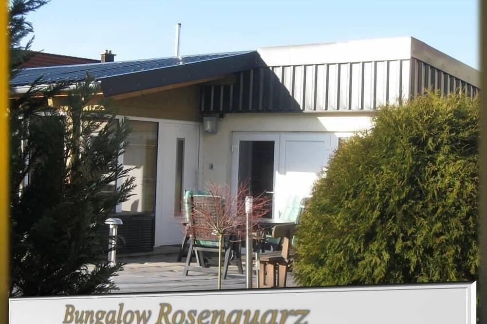 Ganze Wohnung, Fh-Rosenquarz | 71qm großer, 5-Sterne Bungalow mit Terrasse in Pleystein, Naturpark Nördlicher Oberpfälzer Wald