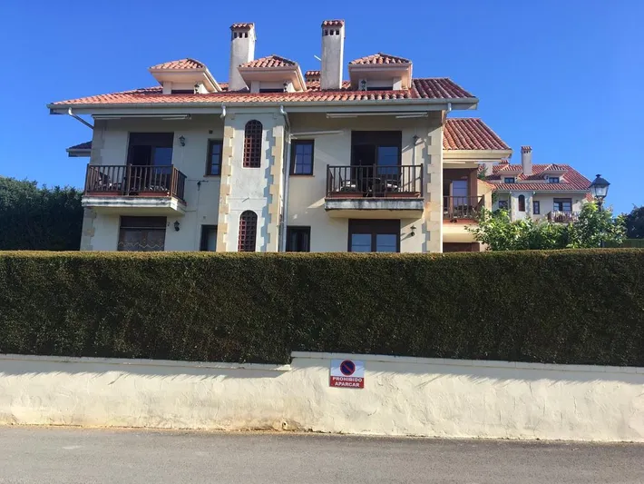 Apartamento de vacaciones para 6 personas, con terraza y jardín además de vistas y piscina - 1