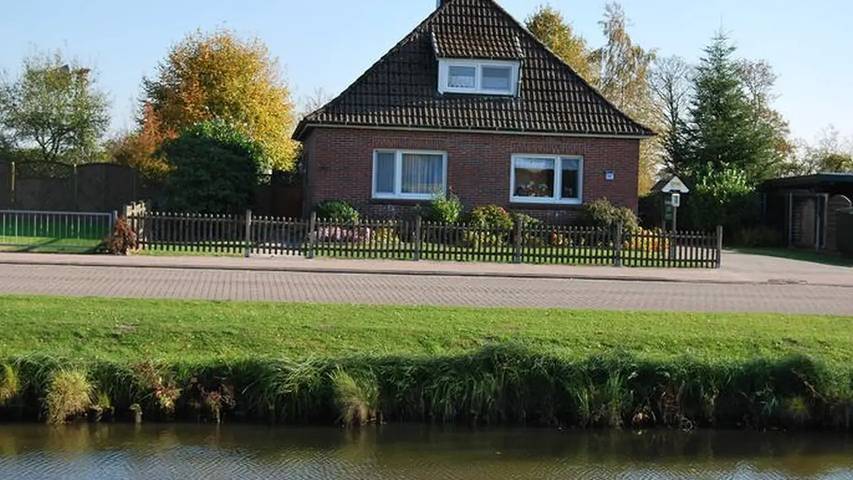 Ferienhaus für 7 Personen, mit Terrasse und Garten in Leer und Umgebung