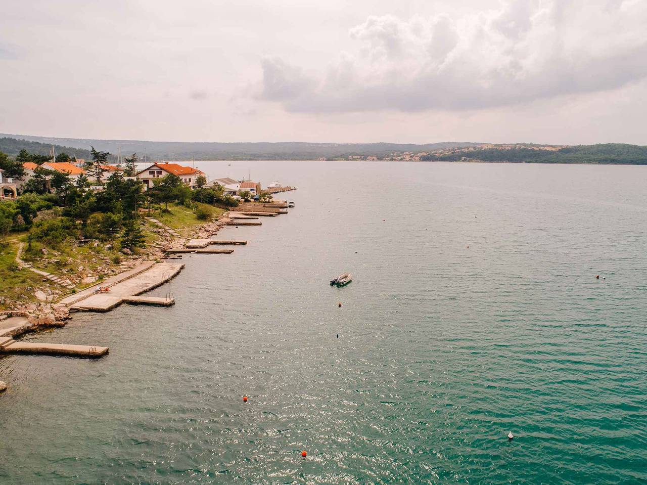 Ganze Ferienwohnung, Ferienwohnung Sara mit Meerblick und Pool und große Terrasse  in Klimno, Krk