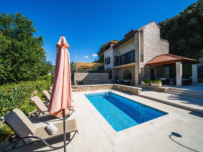 Ferienhaus für 9 Personen, mit Pool und Garten sowie Terrasse, mit Haustier in Dubrovnik