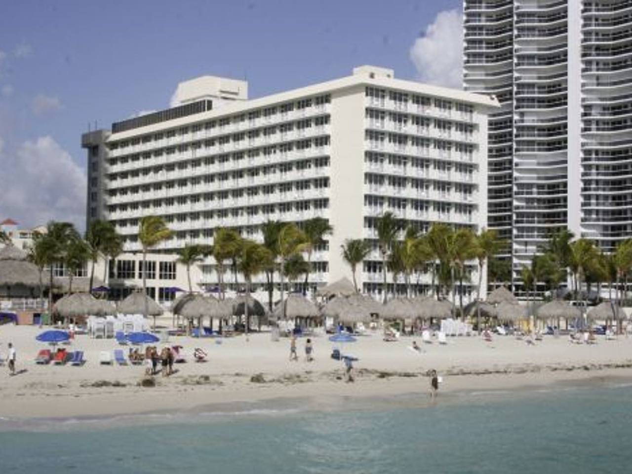 Newport Beachside Resort - 2 Bedroom Suite City View in Haulover Park, Sunny Isles Beach