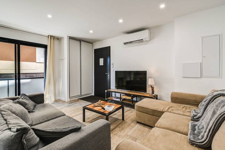 Entire apartment, Apartment 'Aux Pieds Des Pistes - Appt B' with Mountain View, Wi-Fi, and Air Conditioning in French Pyrenees