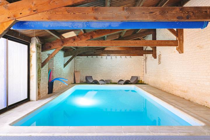 Gîte Mimosa with Terrace, Pool, and Air Conditioning by Kaz'Concept in La Jarrie, La Rochelle region