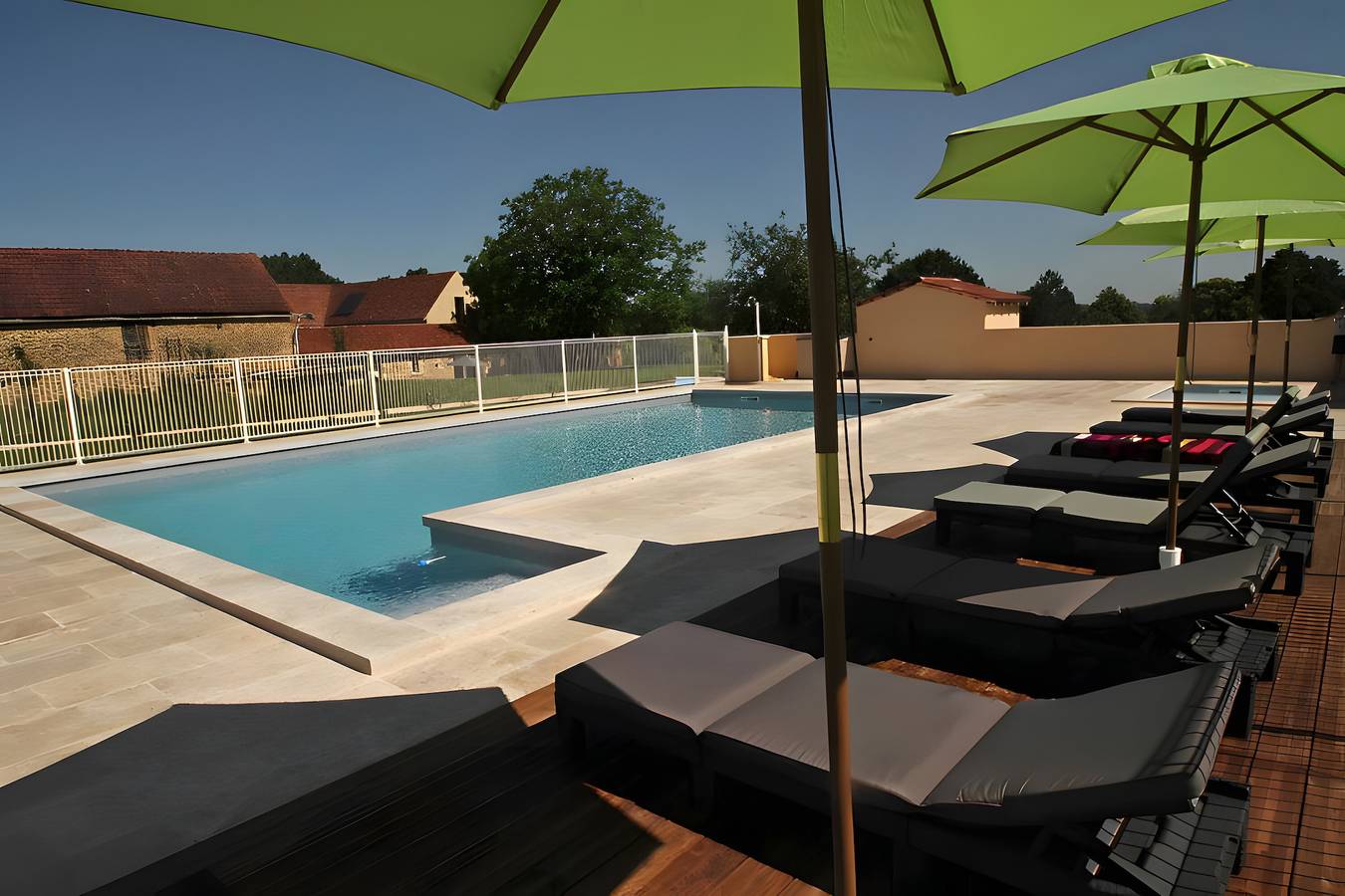 Maison de vacances avec piscine partagée, Wi-Fi et climatisation in Saint-Geniès, Périgord Noir