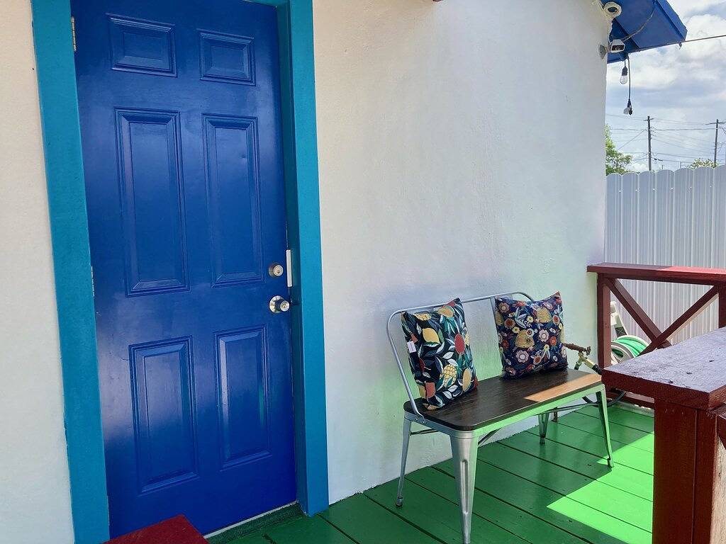 Micasitazul, 10:00 Am checking, Luxury Patio, Bbq and Free Parking. in Miami, Florida
