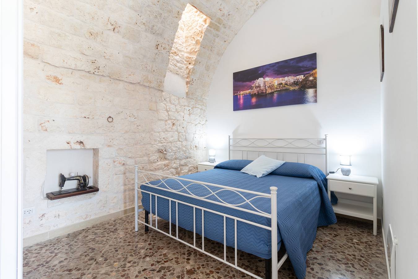 Camera 'Nuvola' con piscina condivisa, Wi-Fi e aria condizionata in Polignano a Mare, Provincia di Bari