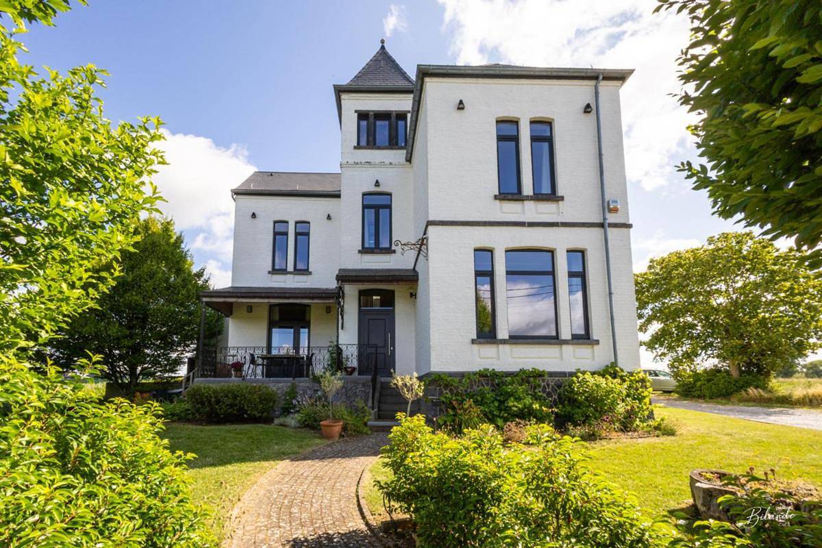 Le Manoir De La Valette in Florennes, Région de Namur