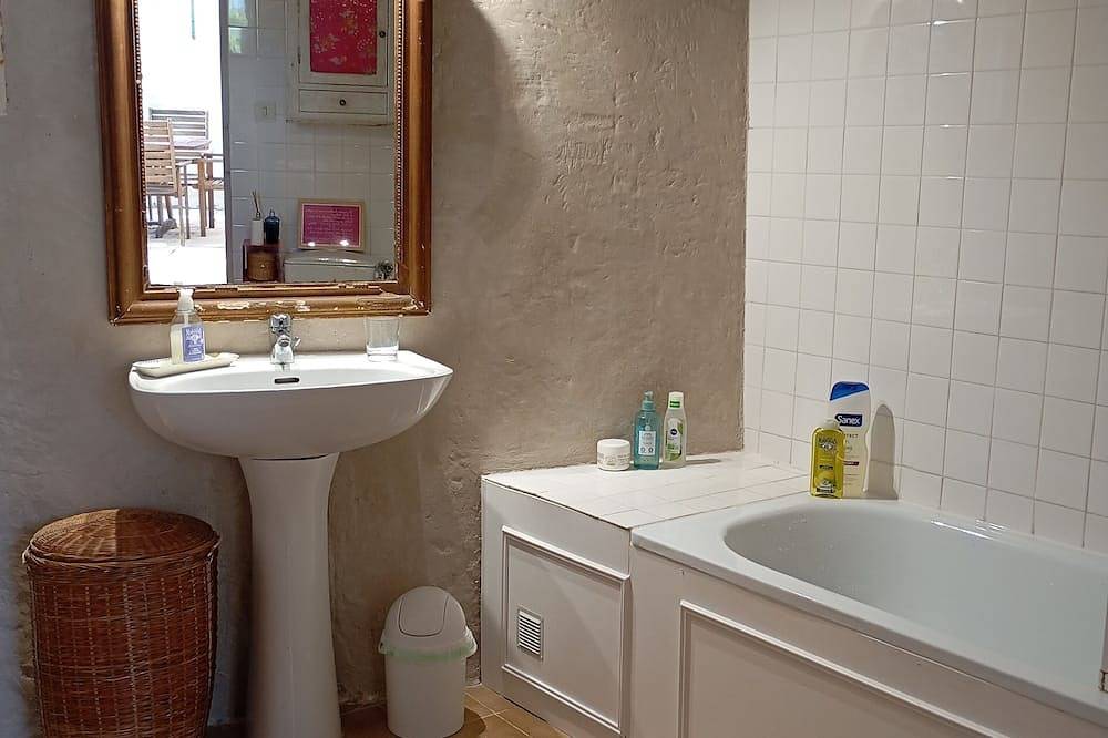 Charming old family house at the foot of Mont Ventoux - Provence in Mormoiron, Parc naturel régional du Mont-Ventoux