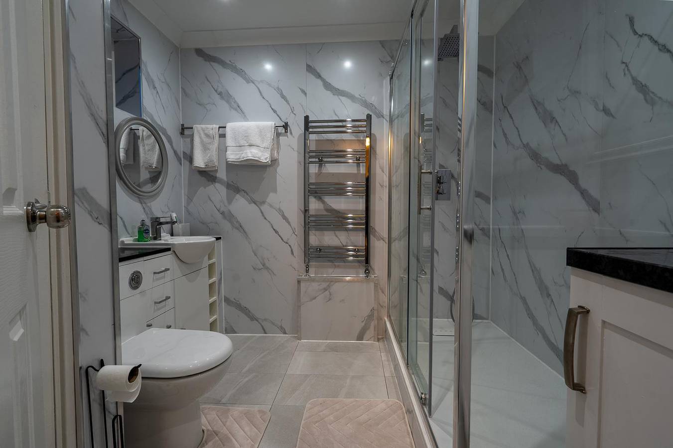 Charming 2 Bedroom luxurious Home in Thamesmead south east London in Greenwich, Λονδίνο