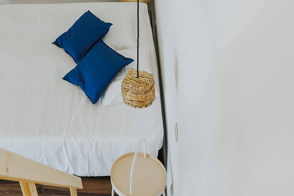 Apartamento entero, Cozy and practical for couples or solo guests. Bright, quiet and fully equipped for a simple, comfortable stay. No breakfast included, just steps from the pool and shared leisure areas. in Peso e Vales do Rio, Aldeias de Xisto