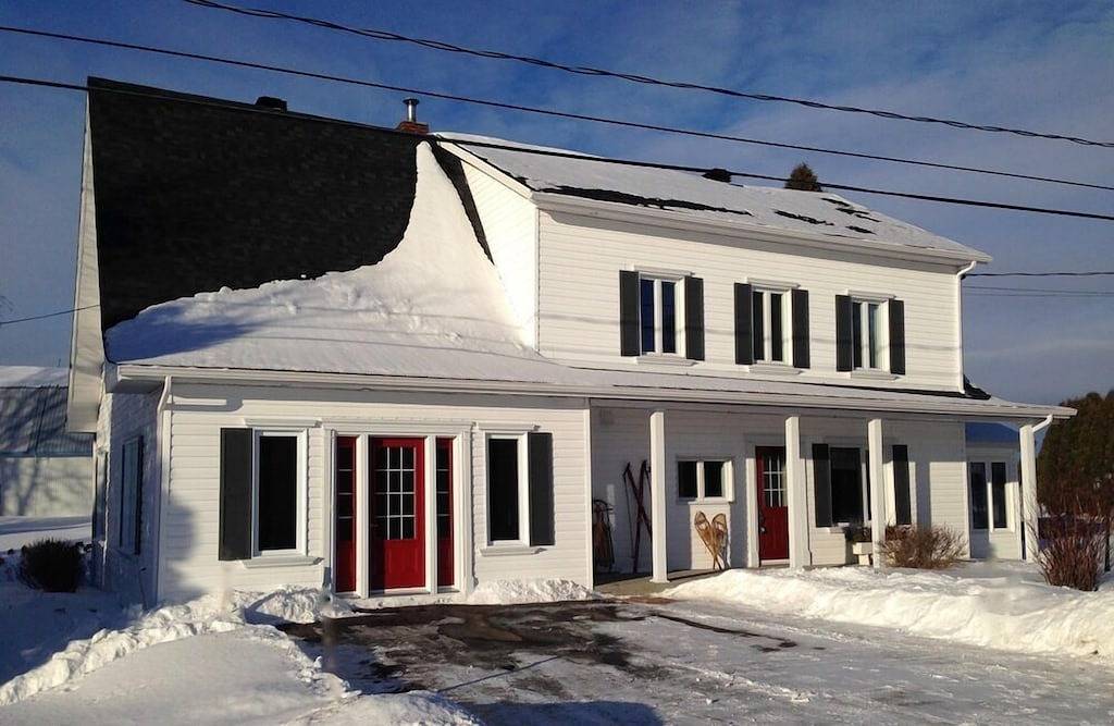 Vacation Rental for 8 Guests in Saguenay–lac-Saint-Jean