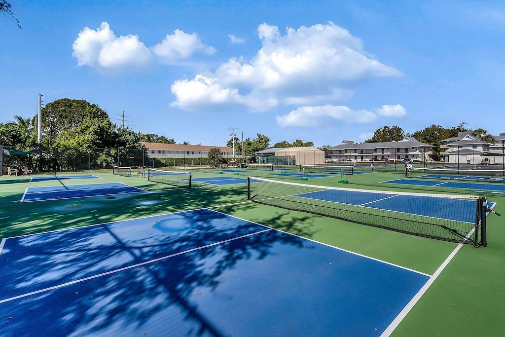 Ganze Wohnung, Water view condo with Wifi, screened balcony, pool, tennis, & on-site dining in Naples (Florida), Southwest Florida