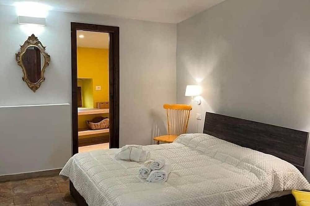 Hel leilighet, A Yellow Primrose in the hamlet in Montecchio, Provinsen Terni