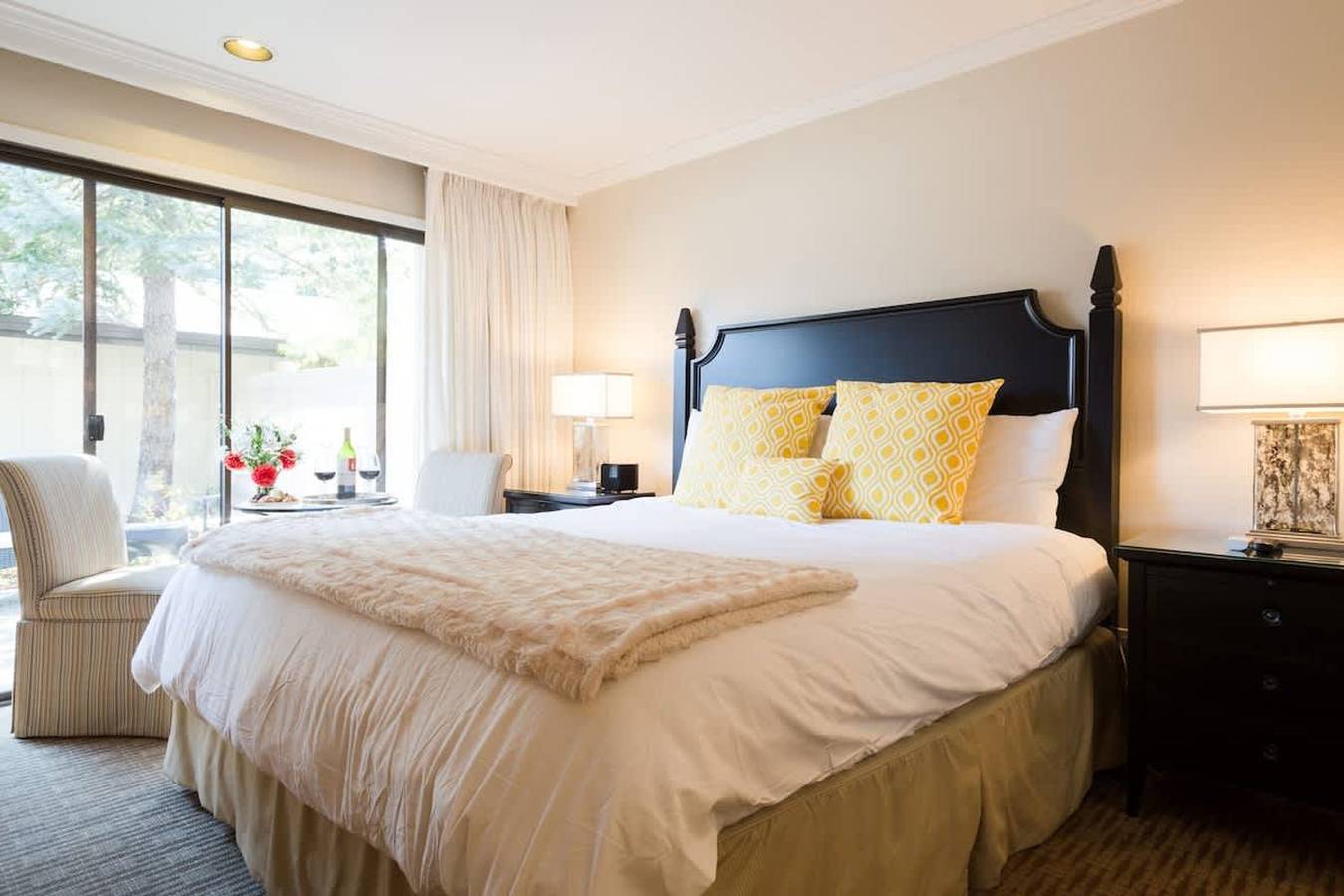 Entire studio, Lux Napa Escape   King Bed   Steps to Wineries in Napa Valley