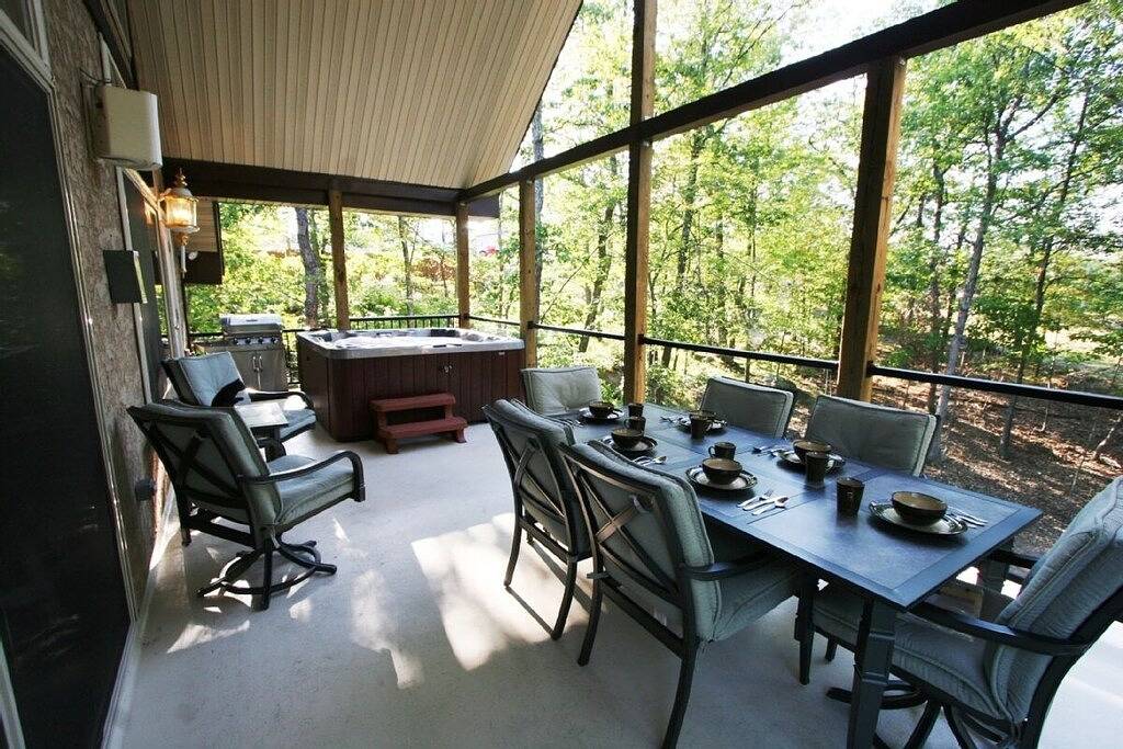 Ski-In Ski-Out, -Spieltheater, Tubs, Sauna, Limo Golfcart, Blick auf die Skipiste in Masthope, Pike County