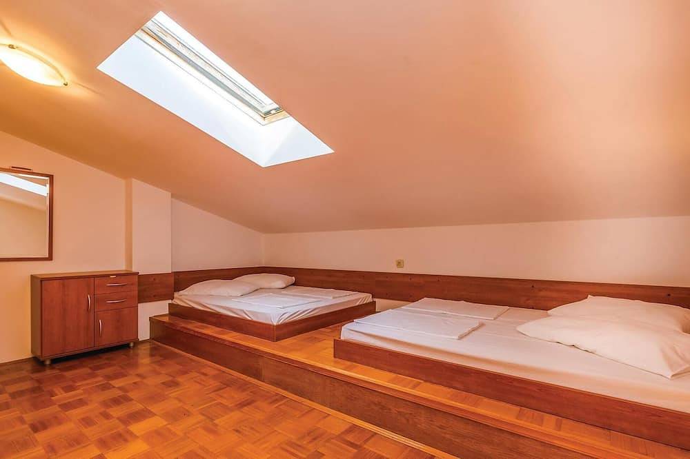 Apartamento entero, Precioso apartamento en Banjol con vistas al mar. in Plaža Padova III, Banjol