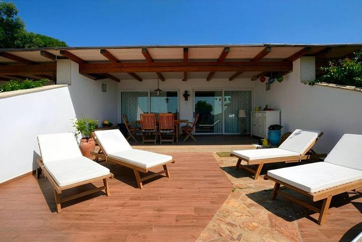 Villa per 6 persone, con Balcone e Terrazza nonché Giardino e Vista lago a Santa Teresa Gallura