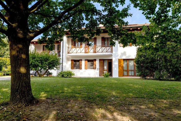 Gîte pour 8 personnes, avec Balcon et Terrasse ainsi que Jardin et Vue à San Biagio di Callalta