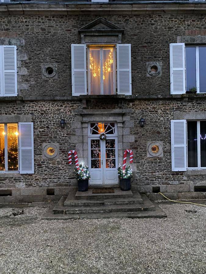 Location de vacances pour 24 personnes, avec Terrasse et Piscine à Saint-Cyr-en-Pail