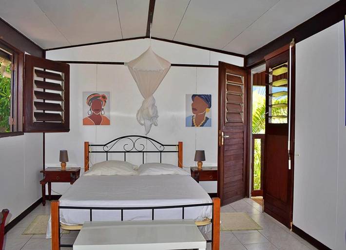 Location de vacances pour 2 personnes, avec vue et terrasse ainsi que jardin et piscine dans Bellefontaine (Martinique) - 3